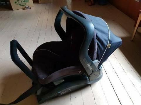 Steelcraft Strider Plus. Baby car seat/capsule. Rear facing