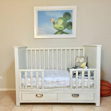 Manhattan Cot with Toddler Rail and Drawers WHITE with FREE MATTRESS