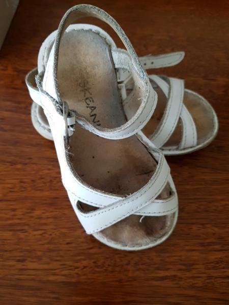 Skeanie Cross Over Sandals Size 25 & 27