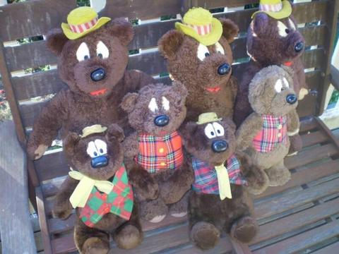 7 Humphrey B bears collection 3 large no waist coat 4 medium