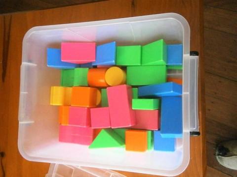 39 x Toy Plastic Brightly Coloured Blocks for Sale $5.00