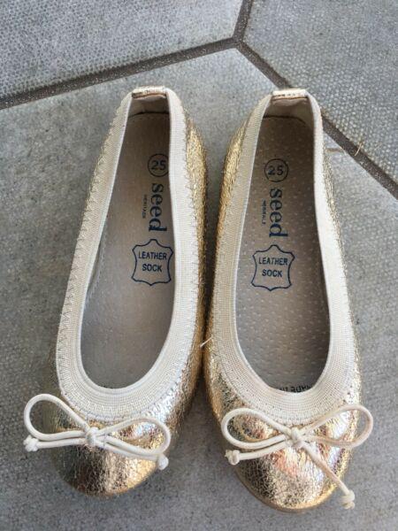 Used size 25 girls gold shoes - SEED