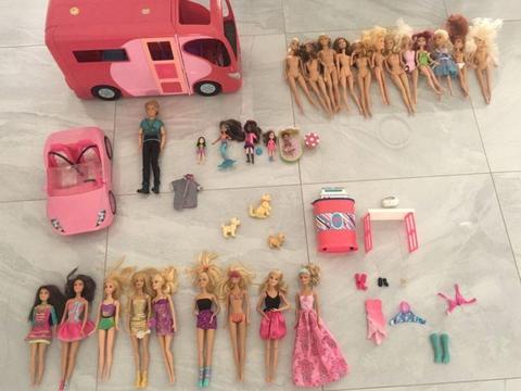 Barbies, 22 dolls and accessories