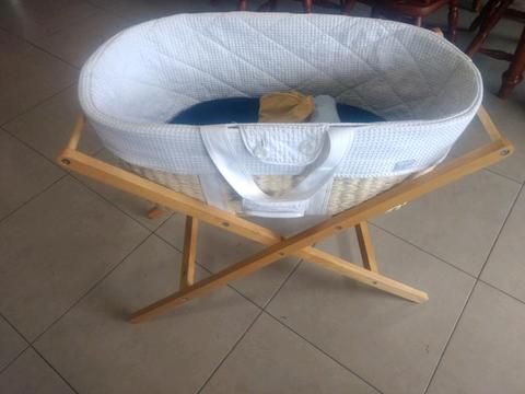 Moses Basket & Stand