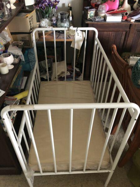Baby or kids cot