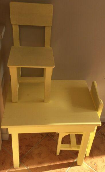 Kids table and chairs (yellow)