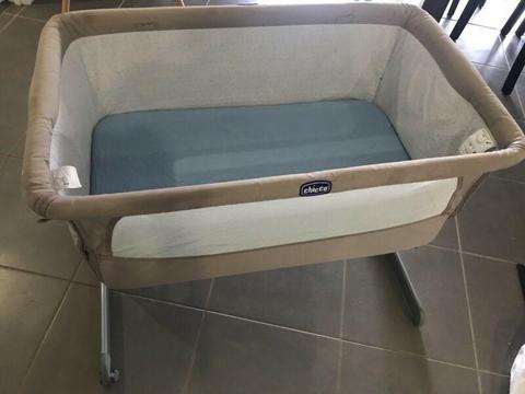 Chicco Next2me side sleeper baby bassinet great condition!