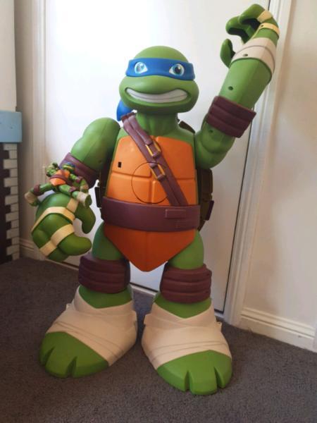 Large Teenage Mutant Ninja Turtle( Leonardo )
