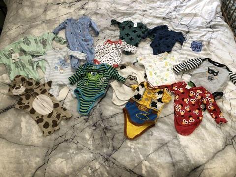 000 Baby clothes bundle