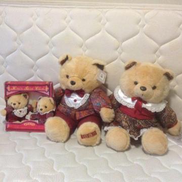 Bears- 2 Large Sized & 2 Small sized Bears ( set) Never Used