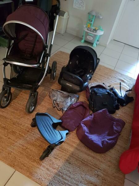 Baby bundle. Oyster Max pram, maxi-cosi AP capsule and accessorie