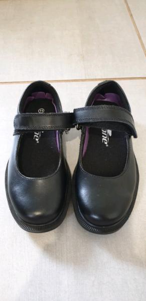 Girls school shoes size 11