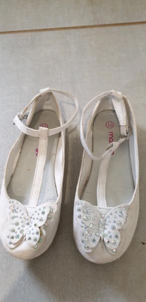 Girls size 11 white shoes