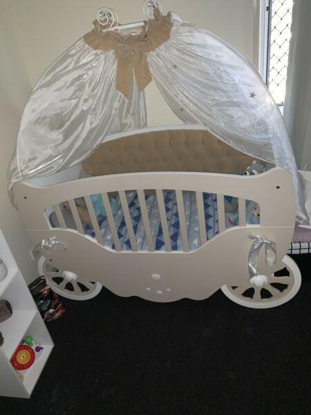 Wanted: Luxury princess cot for sale!