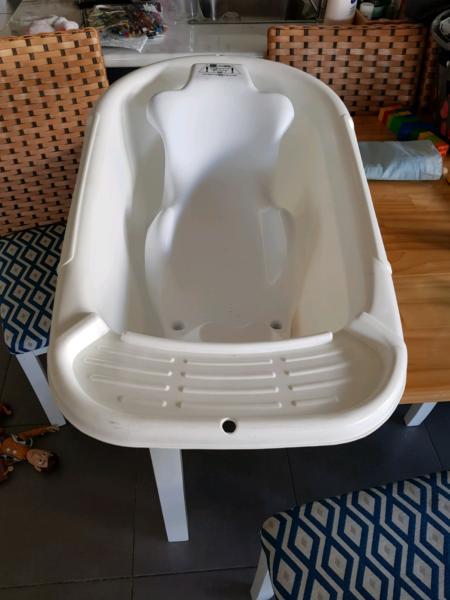 Baby bath and support insert