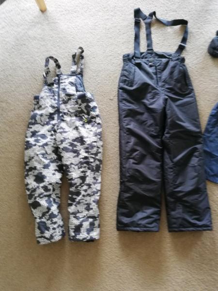 Various snow pants and gloves