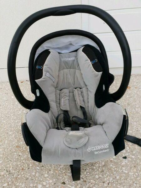 Maxi cosi baby carrier
