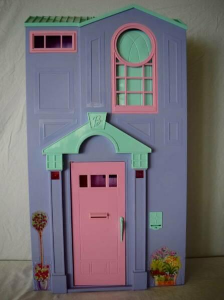 Barbie House with Dolls and Accessories!