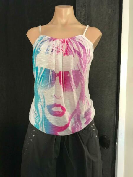 Nice supre top with colourful print