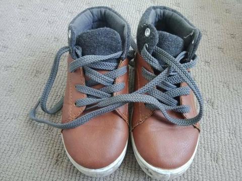 Boys shoes/boots size 8