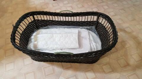 moses basket with mattress and linen