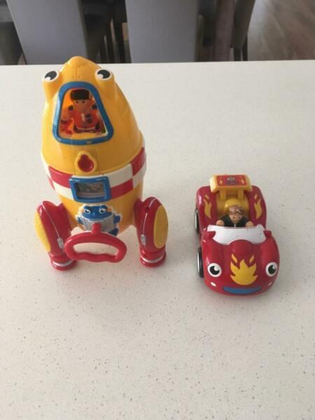 Wow battery free operated car and rocket ship