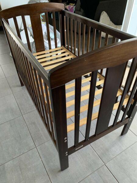 Baby cot timber
