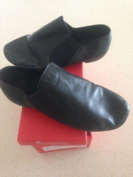 Jazz shoes - size 7.5 (approx 21cm)
