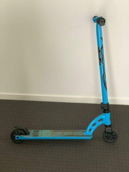 Madd Gear MGP Scooter - Blue and Black