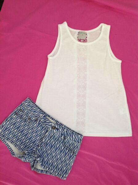 GIRLS ROXY DENIM ZIGZAG SHORTS and white singlet. Size 10