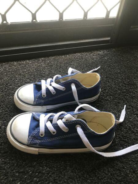Converse kids shoes size 10