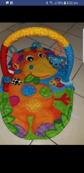 Baby tummy time and play mat with toy arch