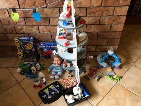 wooden toy rocket alien,spaceship,astronaut,jigsaw,space,game