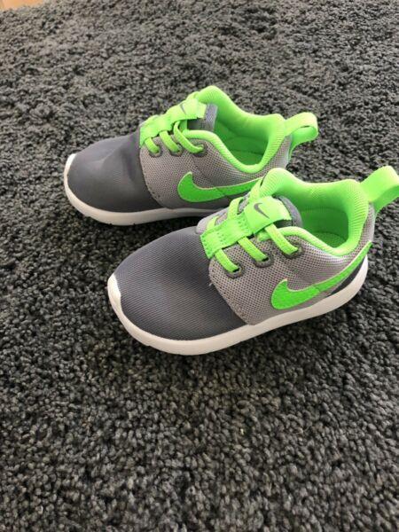 Brand new baby Nike shoes, never worn!