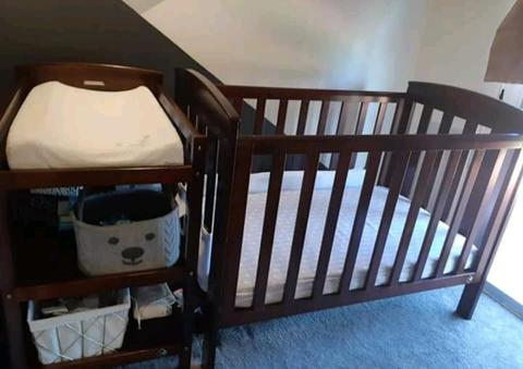 Cot & change table SET Perfect Condition