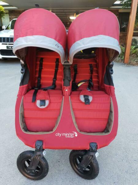 BABY JOGGER (CITY MINI GT DOUBLE) LIKE NEW RED AND BLACK