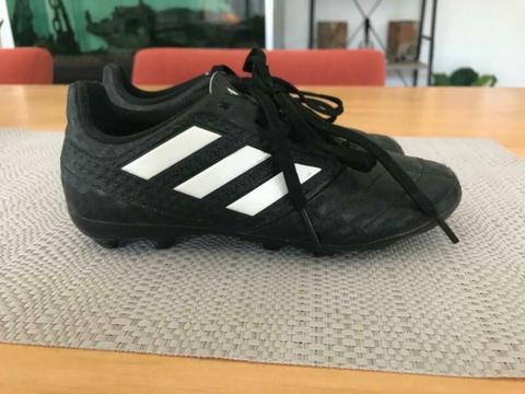 Footy boots kids size 12 1/2