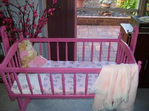 COT / ROCKING / BASSINET ALL ACCESSORIES INCLUDED