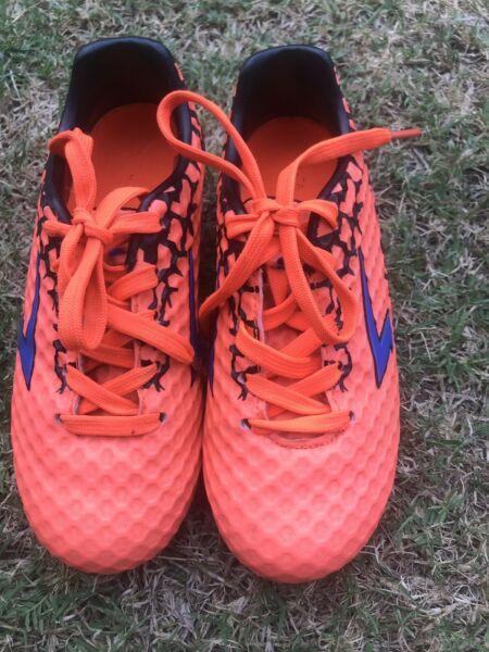 Soccer / football boots size US 13