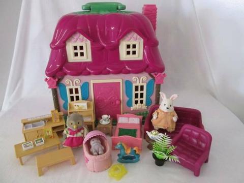 Lil Woodzeez Countryside Cottage Doll House