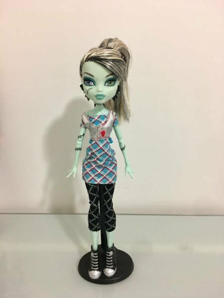 ORIGINAL DISCONTINUED MONSTER HIGH FRANKIE *IMMACULATE CONDITION*
