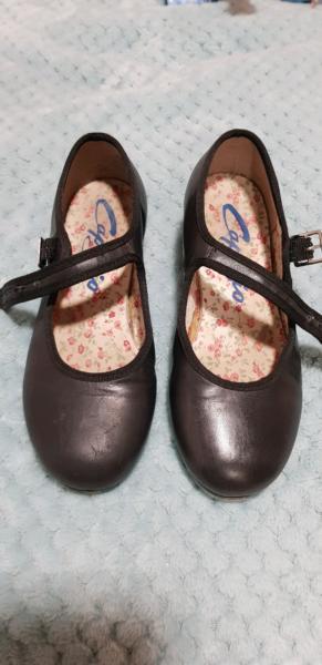 Childs tap shoes size 11/12