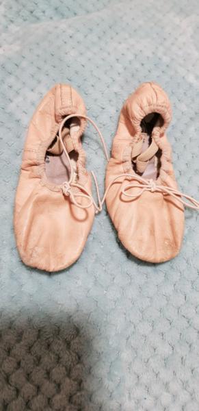 Childs ballet slippers size 2B