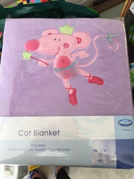 Cot sheet and blanket with embroidered ballerina mouse