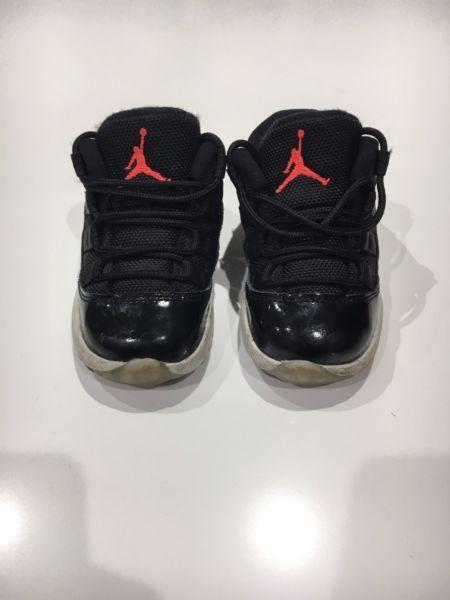 'Air Jordan 11' (Size: 6C)