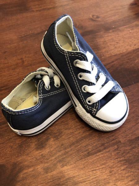Converse Chuck Taylor All Star Toddler Low Top Navy - size 5