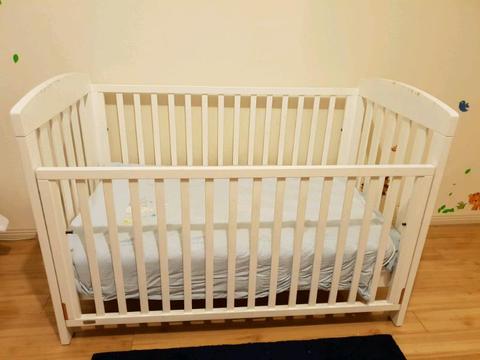 Baby/toddler Cot