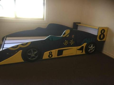 Car bed in great condition
