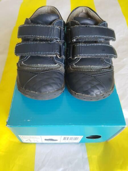 Size 4 1/2 Airflex Boys navy shoes