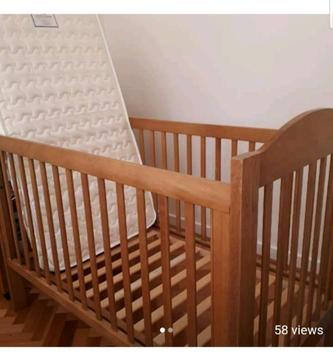 Baby furniture (boori kingparrot cot and change table)